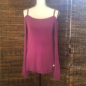 Gap women’s athletic criss crossed top